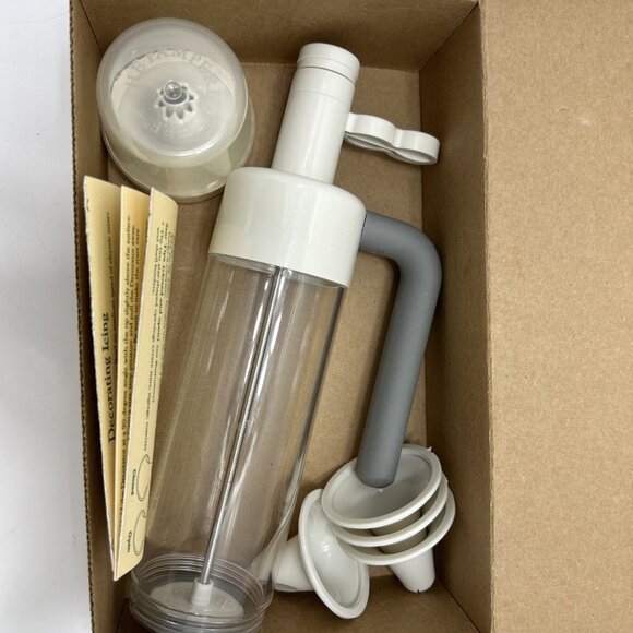 PAMPERED CHEF EASY ACCENT DECORATOR 1778-02 IN BOX CAKE DECORATOR - Picture 2 of 4